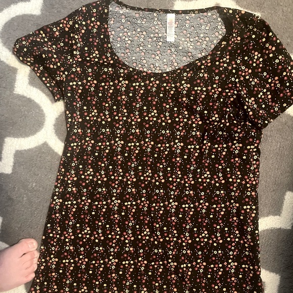Lularoe classic T - Picture 1 of 2